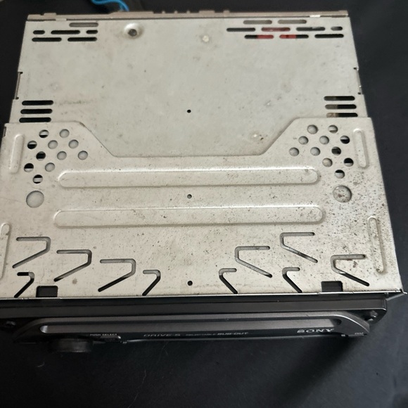 SONY CDX-GT06 FM/AM Compact Disc Player 12V Untested Drive S Xplod 100db+ - Picture 4 of 11